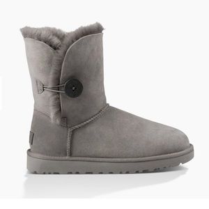Bailey Button Ugg Boots - size 8